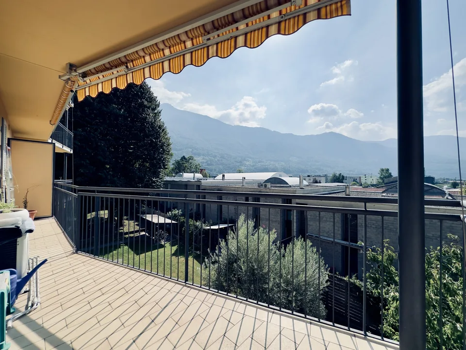 HELLES 4.5-ZIMMER-WOHNUNG MIT TERRASSE UND AUTOBOX IN GIUBIASCO – Foto 2 von 9