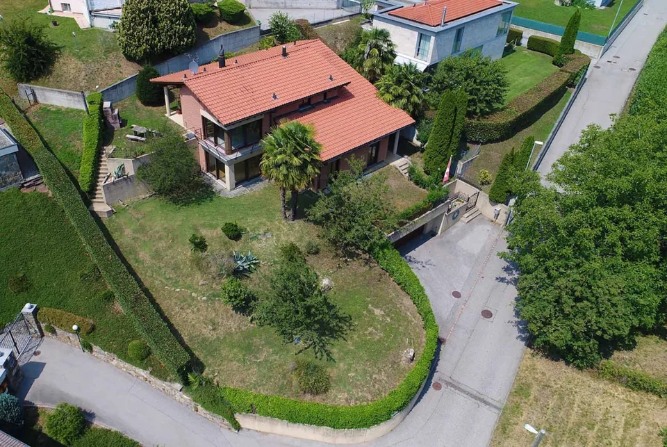 Belle villa de 6.5 pièces avec grand jardin à Bioggio – photo 9 sur 12