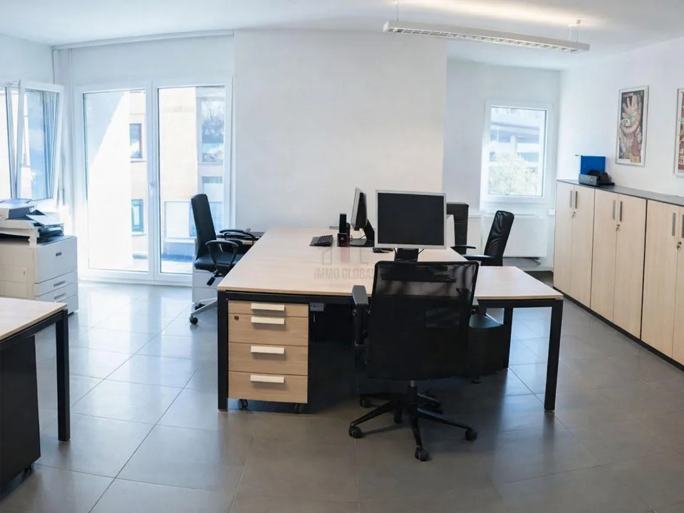 VERSATILE SPAZIO AMMINISTRATIVO ARREDATO IN LOCAZIONE – foto 2 di 5