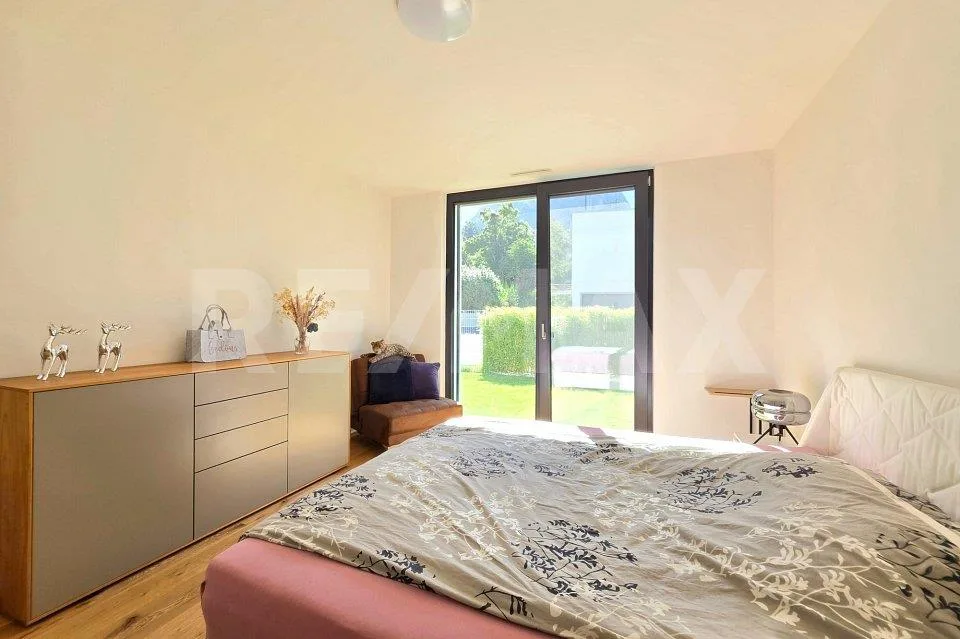 Moderne Villa mit exklusiver Ausstattung und Weitblick über das Rho... – Foto 10 von 13