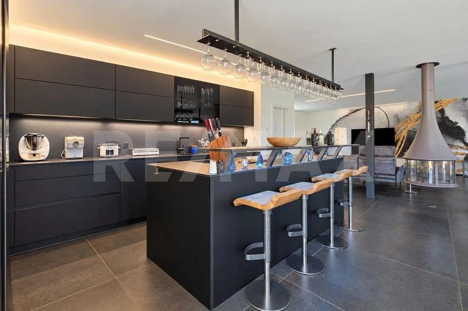 Moderne Villa mit exklusiver Ausstattung und Weitblick über das Rho... – Foto 5 von 13