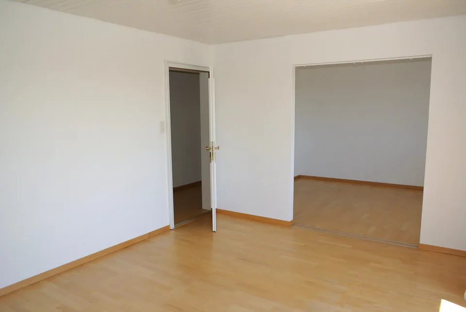 4.5 Zimmer Doppeleinfamilienhaus an sonniger Lage – Foto 12 von 13