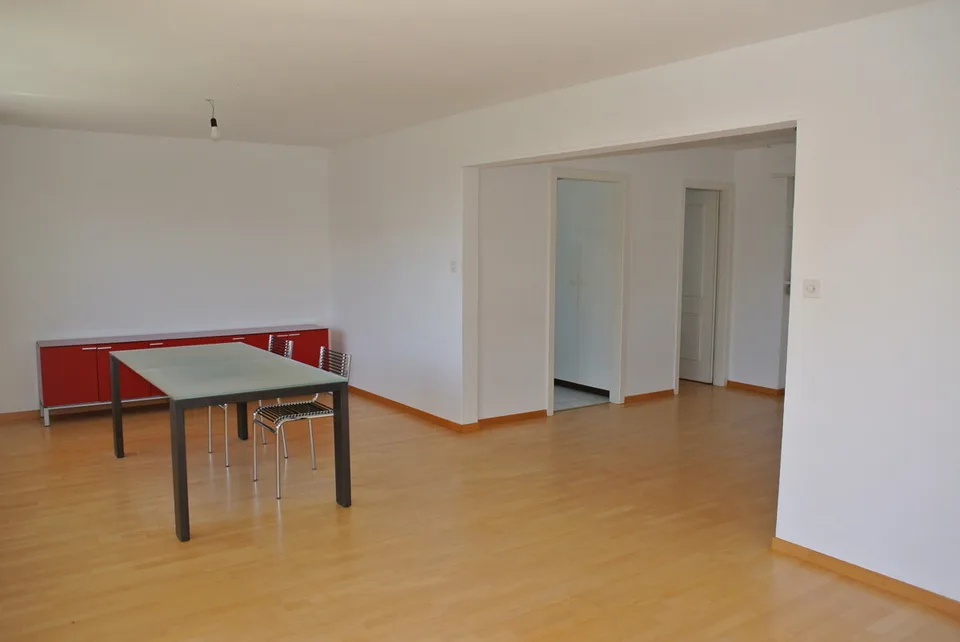 4.5 Zimmer Doppeleinfamilienhaus an sonniger Lage – Foto 8 von 13