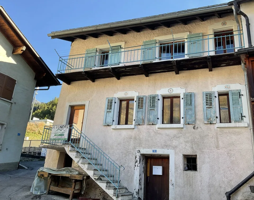 Maison à vendre au coeur du village de Bourg Saint Pierre – photo 2 sur 24