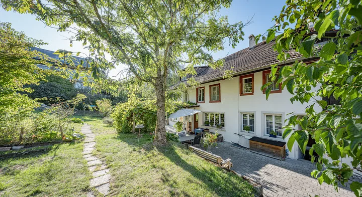 OPPORTUNITÀ VICINO A WINTERTHUR: CASA MULTIFAMILIARE CON RISERVA DI TERRENO SIGNIFICATIVA – foto 2 di 8