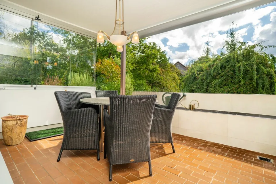 Appartamento elegante di 4,5 locali con 145 m² di superficie abitabile e ristrutturazione completa di alta qualità – foto 8 di 13