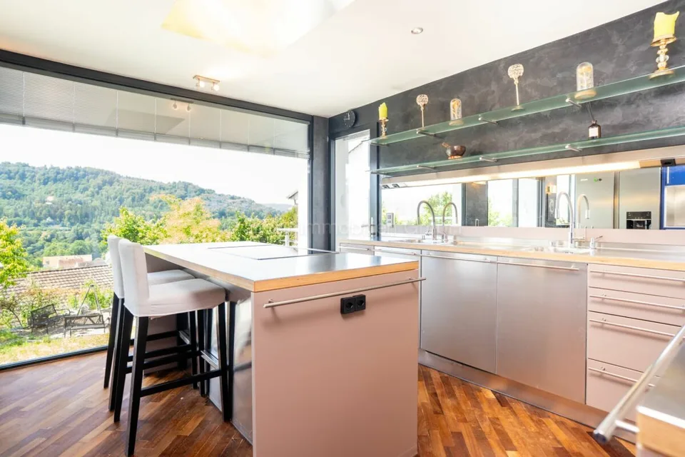 Villa élégante de 10 pièces avec une architecture exceptionnelle – photo 6 sur 13