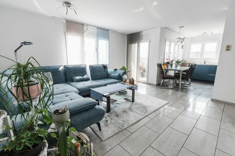 renovierte 4.5 Zimmer Wohnung an zentraler Wohnlage – Foto 3 von 8