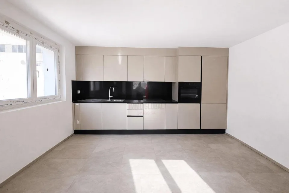 WOHNEN UND INVESTIEREN: ZWEIFAMILIENHAUS MIT ZWEI UNABHÄNGIGEN EINHEITEN – Foto 2 von 12