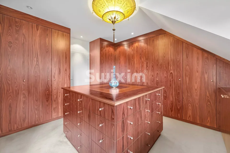 Elegant home full of charm in the heart of a wooded park – photo 6 of 10