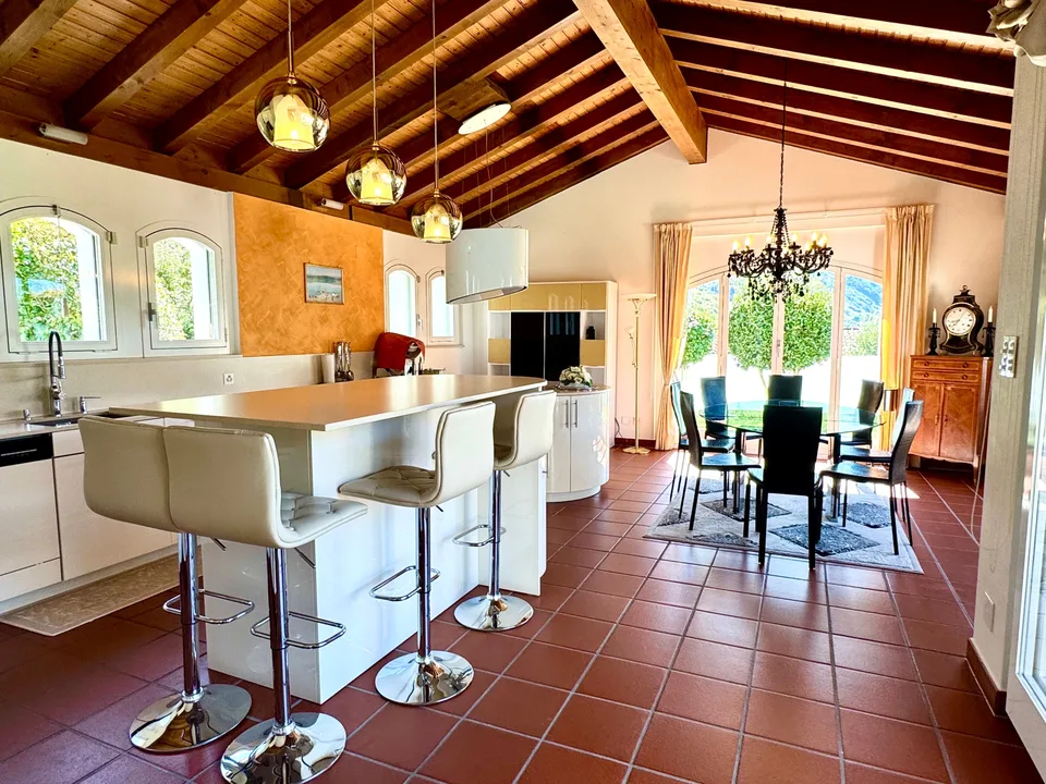 Herrschaftliche Villa mit Panoramasicht in Pianezzo – Foto 7 von 9