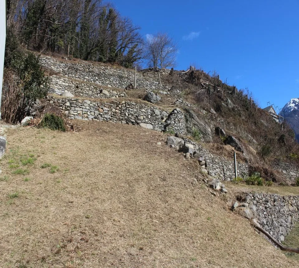 Building plot R2 of 770 m², maximum project and existing grotto/rustic – photo 2 of 9