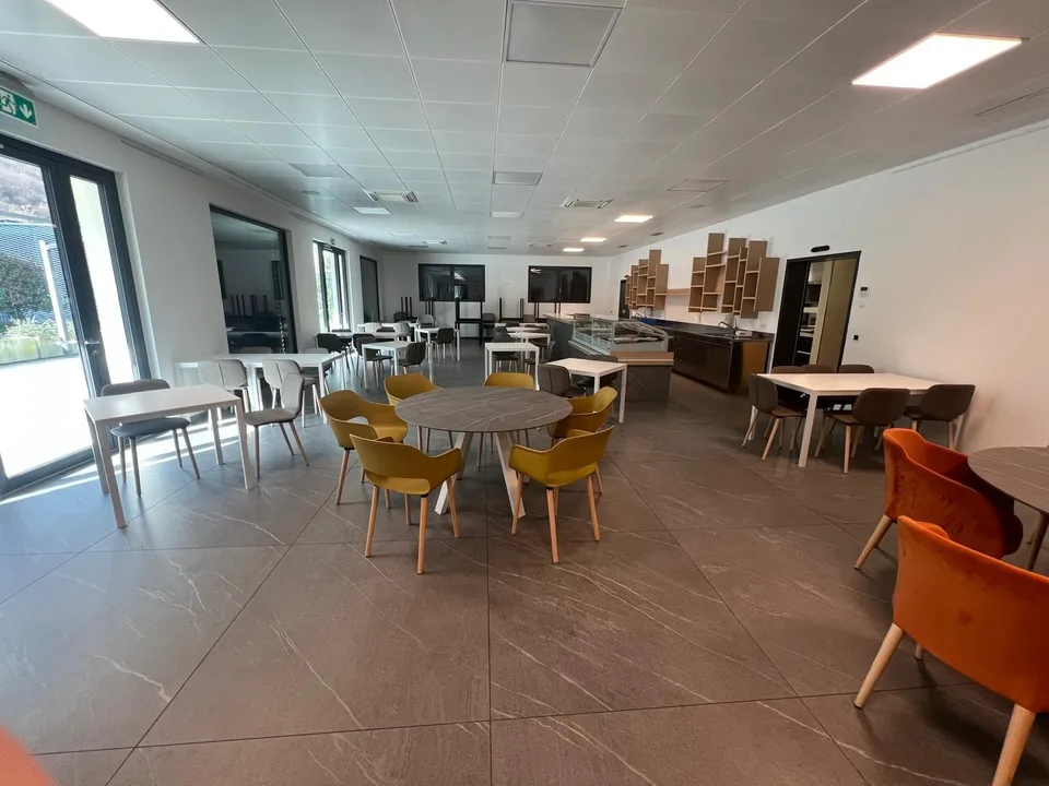 Opportunité Exclusive au Cœur de Maggia : Grande Terrasse, Cuisine à la Pointe de la Technologie & Studio Inclus ! – photo 2 sur 11
