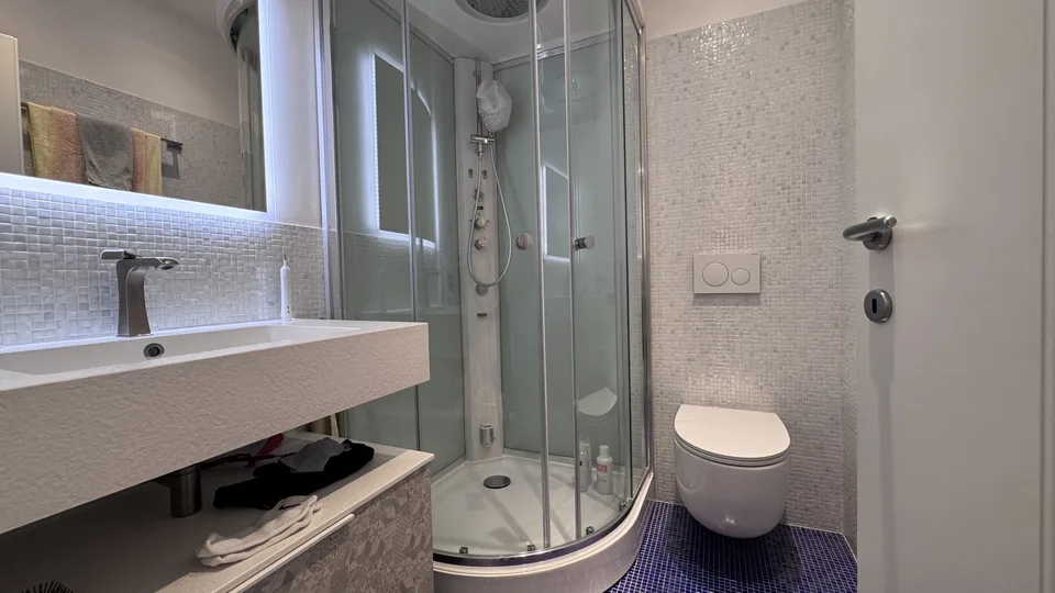 STUNNING AND SPACIOUS 3.5-ROOM APARTMENT IN CENTRAL LUGANO – photo 5 of 9
