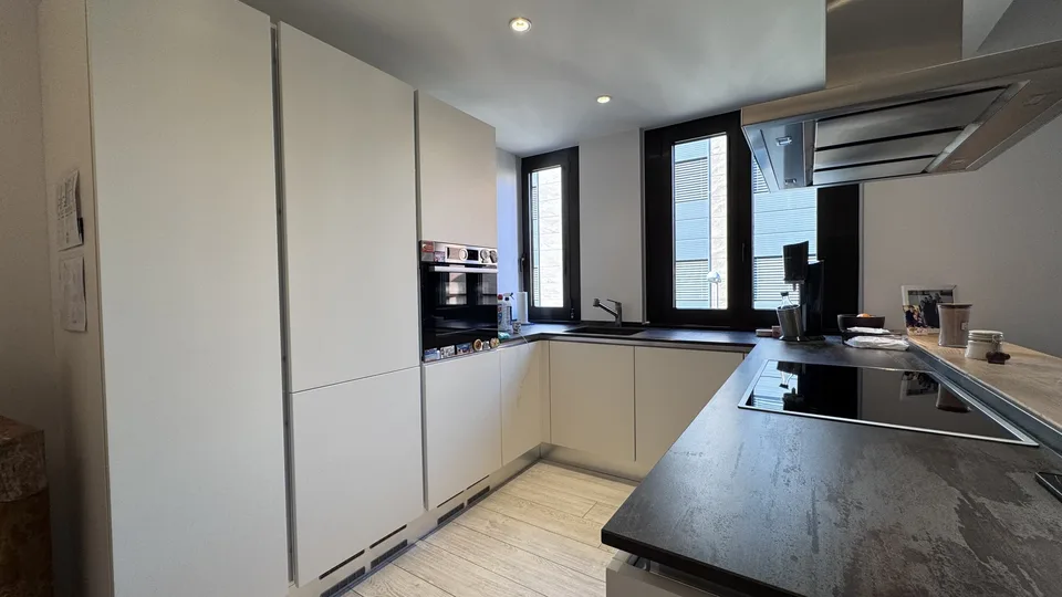 STUNNING AND SPACIOUS 3.5-ROOM APARTMENT IN CENTRAL LUGANO – photo 3 of 9