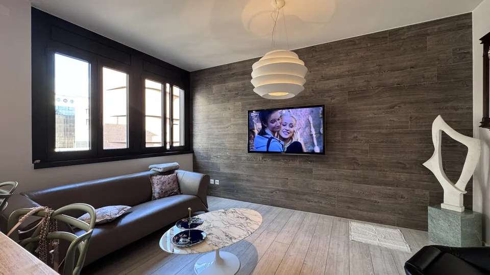 STUNNING AND SPACIOUS 3.5-ROOM APARTMENT IN CENTRAL LUGANO – photo 2 of 9