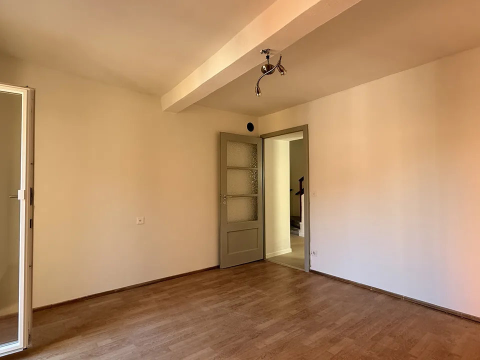 Charmanter Wohnsitz mit Garten und Garage im Kern von Pugerna – Foto 6 von 13