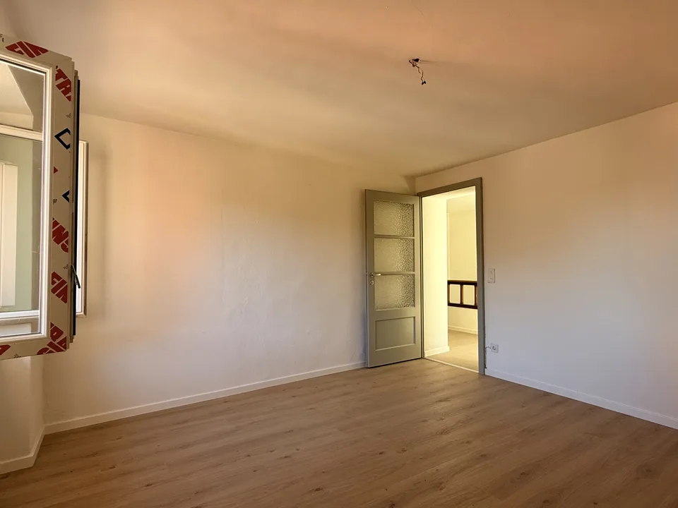 Charmanter Wohnsitz mit Garten und Garage im Kern von Pugerna – Foto 11 von 13