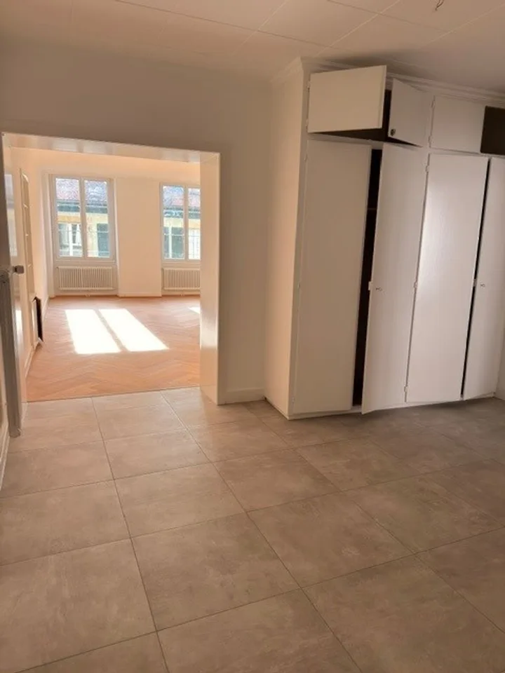 Spacieux appartement de 3.5 pièces au 2ème étage entièrement rénové – photo 4 sur 4