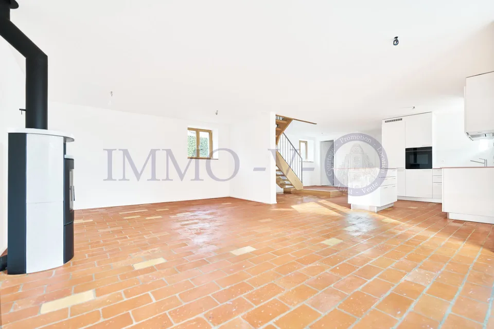 NEUE HOCHWERTIGE WOHNUNG MIT TERRASSE IDEAL FÜR FAMILIEN – Foto 2 von 8