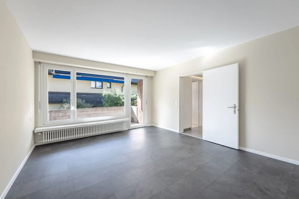 Sonnige 3.5-Zimmer-Wohnung mit Bergsicht inkl. Garagenplatz – Foto 7 von 11