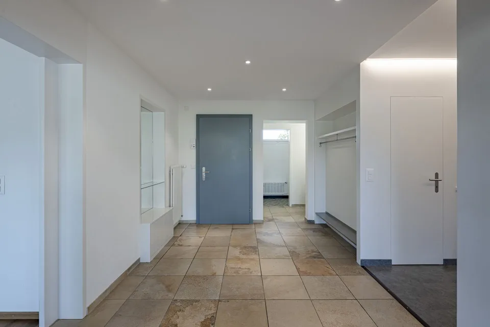 Sonnige 3.5-Zimmer-Wohnung mit Bergsicht inkl. Garagenplatz – Foto 8 von 11
