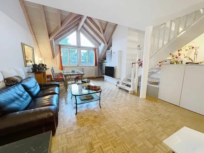 3.5 Zimmer Attikawohnung in Mies – Foto 2 von 8