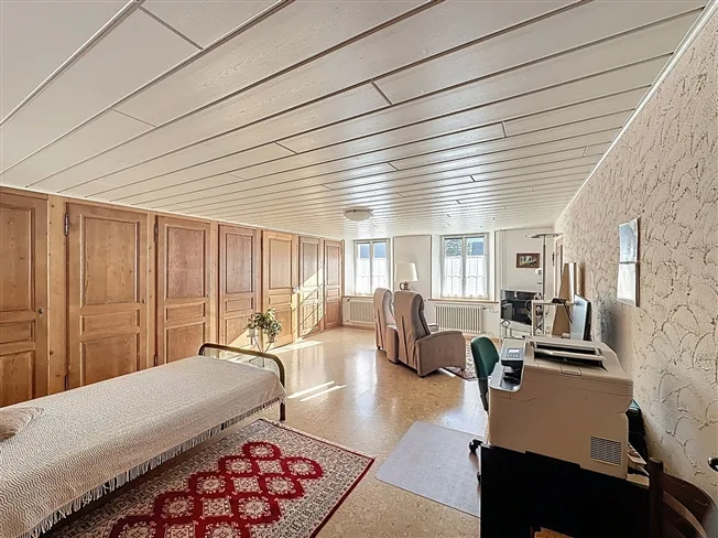 Maison mitoyenne rénovée avec bâtiment 6 studios revenus CHF 52'000.- – Foto 17 von 23