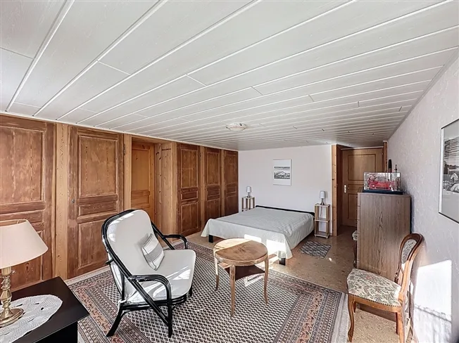 Maison mitoyenne rénovée avec bâtiment 6 studios revenus CHF 52'000.- – Foto 21 von 23