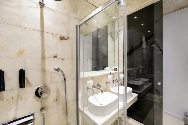 Studio Senior, Kitchenette - Serviced Apartment with Weekly Housekeeping Included – photo 22 of 32