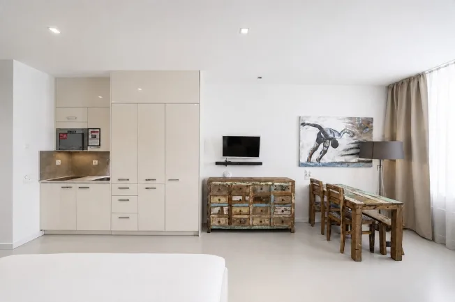 Studio Senior, Kitchenette - Serviced Apartment with Weekly Housekeeping Included – photo 32 of 32