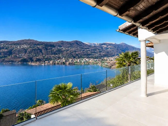 Splendido attico di 4,5 locali con spettacolare vista lago – foto 18 di 20
