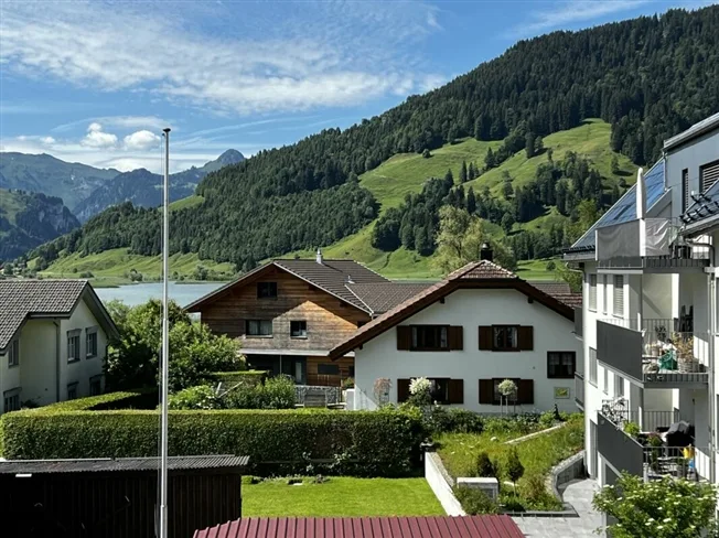 WOHNEN, WO ANDERE FERIEN MACHEN - EUTHAL BEI EINSIEDELN