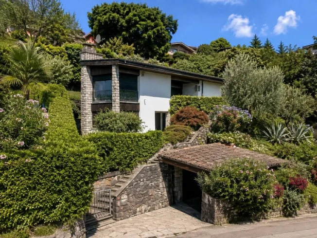 Arogno: Characteristic house with lake view, garden and great potential – photo 12 of 51