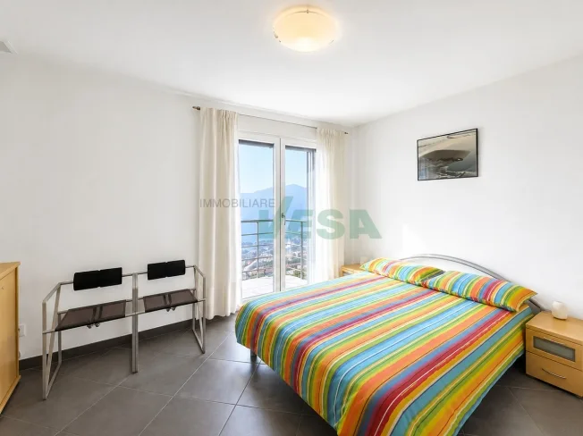 Moderna e luminosa villa mono-bifamiliare con splendida vista aperta – foto 20 di 21