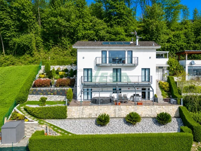 Moderna e luminosa villa mono-bifamiliare con splendida vista aperta – foto 14 di 21