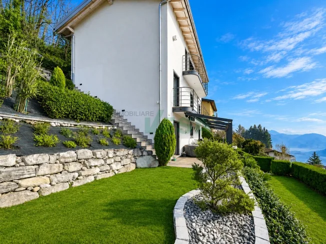 Moderna e luminosa villa mono-bifamiliare con splendida vista aperta – foto 18 di 21