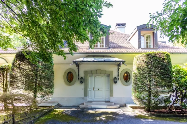 Proprietà di prestigio in una posizione tranquilla, a due passi dal centro città – foto 4 di 35