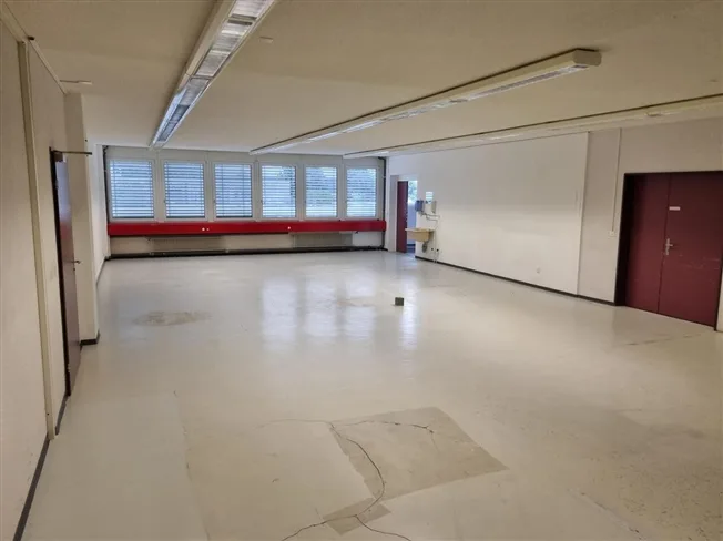 Niederwangen b.Bern, à louer, 250 m2 de bureaux et 230 m2 d'entrepôts – photo 7 sur 8