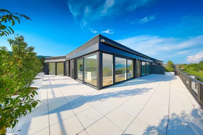 UNIQUE! Attique de 5.5 pièces de 180m2 bénéficiant d'un rooftop terrasse de 168m2 avec vue panoramique sur le lac et les Alpes – foto 22 di 27