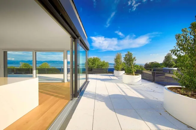 UNIQUE! Attique de 5.5 pièces de 180m2 bénéficiant d'un rooftop terrasse de 168m2 avec vue panoramique sur le lac et les Alpes – foto 20 di 27