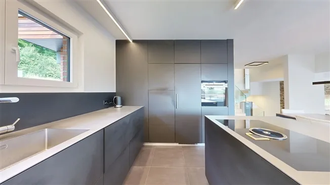 Stilvolles 5.5-Zimmer-Einfamilienhaus mit Doppelgarage und Innenpool – foto 18 di 27