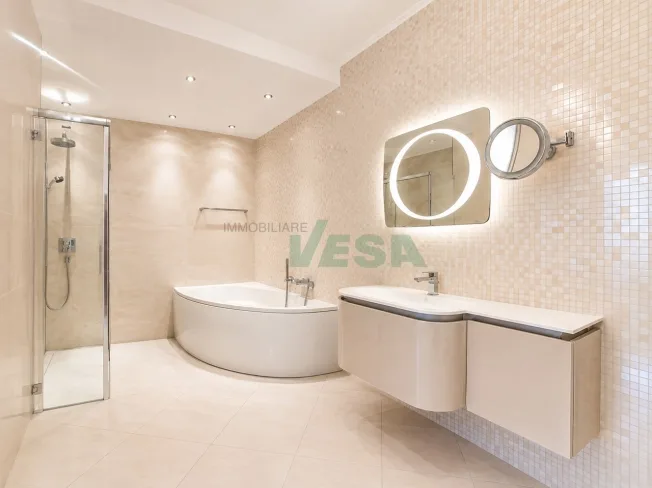 Elegante appartamento duplex di 4,5 locali con magnifica vista – foto 18 di 18