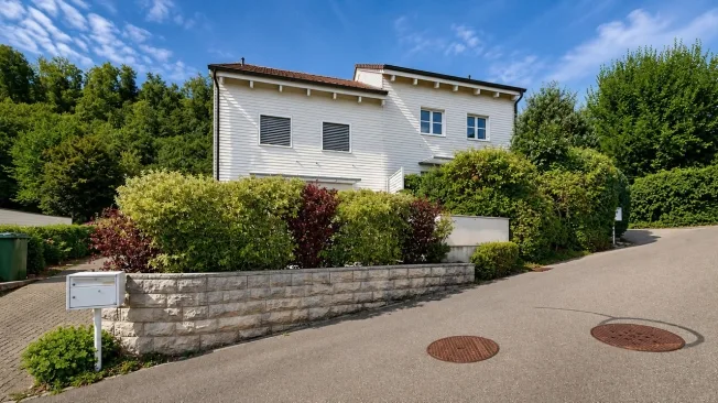 Helles 5.5-Zimmer-Doppelhaus mit Carport und zwei Aussenparkplätzen – Foto 33 von 33