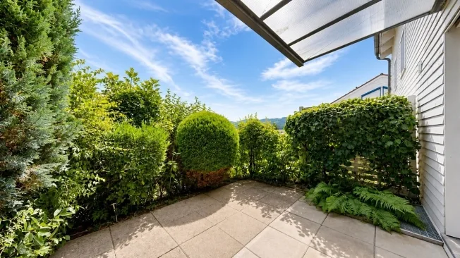 Helles 5.5-Zimmer-Doppelhaus mit Carport und zwei Aussenparkplätzen – Foto 30 von 33