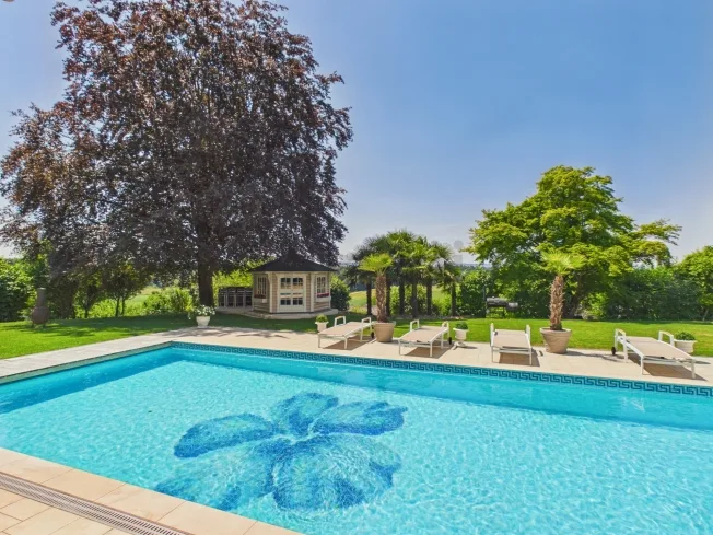 Villa Esclusiva con Piscina Grandiosa e Vista Panoramica Incontaminata – foto 1 di 29