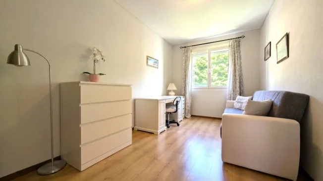 Eleganza urbana con vista sui castelli – Foto 11 von 12