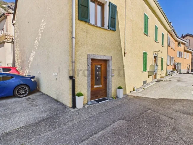 Elegantes Reihenhaus mit 2 Zimmern und Dachboden, Ardon – Foto 1 von 26