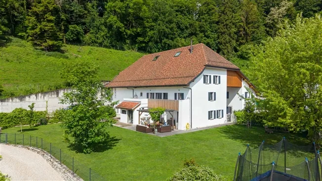 7.5 Zimmer Villa in Aubonne – Foto 2 von 13
