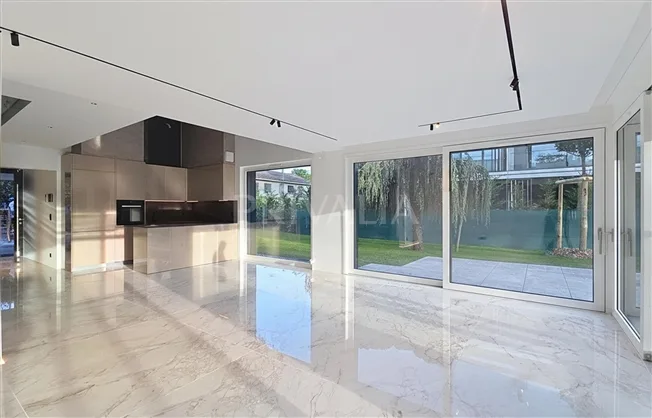 Magnifique villa neuve avec piscine dans un environnement calme et ... – photo 2 of 12